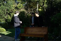 Обои Бесплатная скамейка должна быть вывезена сегодня