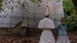 Фото Молодой Папа