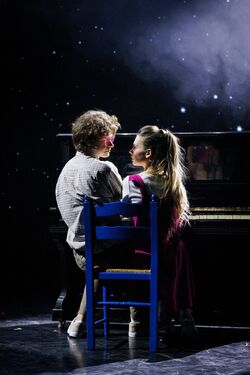 Обои TheatreHD: Мамма мимо! или Мюзикл пошёл не так