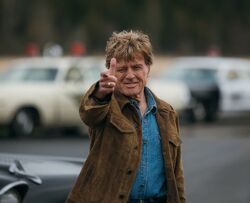Фото Старик с пистолетом