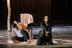 Обои TheatreHD: Добрый человек из Сезуана