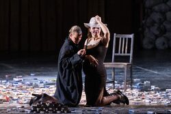 Обои TheatreHD: Добрый человек из Сезуана