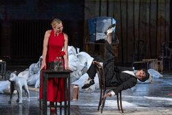 Обои TheatreHD: Добрый человек из Сезуана