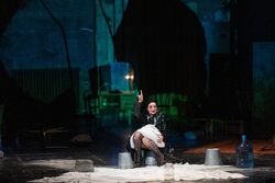 Обои TheatreHD: Добрый человек из Сезуана