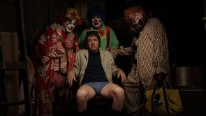 Фото из фильма 30 ночей паранормального явления с одержимой девушкой с татуировкой дракона (2013)