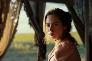 Фото из сериала Англичанка (2022)