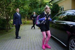 Фото из сериала Бедные смеются, богатые плачут (2024)