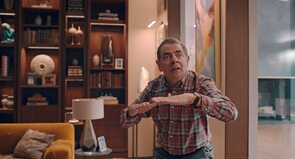 Фото из сериала Человек против пчелы (2022)