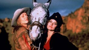 Фото из фильма Даже девушки-ковбои иногда грустят (1993)
