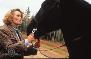 Фото из фильма Далеко на севере (1988)