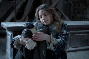 Фото из фильма Девочка со спичками (2013)