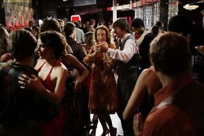 Фото из сериала Город свингеров (2008)