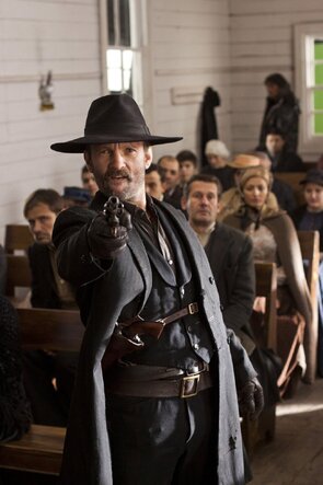 Фото из сериала Хэтфилды и Маккои (2012)
