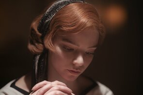 Фото из сериала Ход королевы (2020)