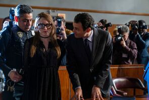 Фото из сериала Изобретая Анну (2022)