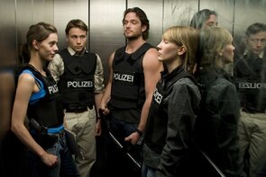 Фото из сериала Касательно преступлений (2010)