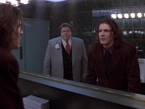 Фото из фильма Коломбо: Темная лошадка (1995)