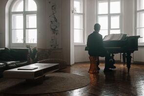Фото из сериала Комплекс бога (2023)