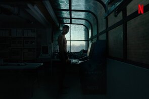Фото из сериала Кто-то (2022)