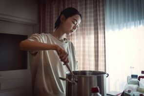 Фото из фильма Она умерла (2024)