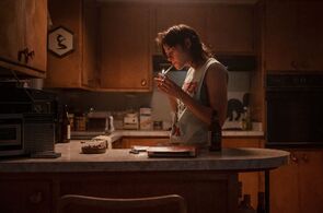 Фото из фильма Любовь истекает кровью (2024)