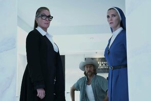 Фото из сериала Миссис Дэвис (2023)