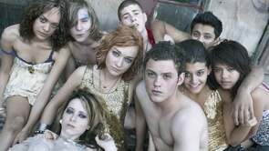 Фото из сериала Молокососы (2011)