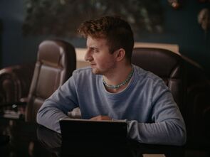 Фото из сериала Моя мама — шпион (2023)