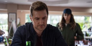 Фото из сериала Незнакомец (2020)