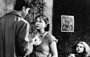 Фото из фильма Одиноким предоставляется общежитие (1984)