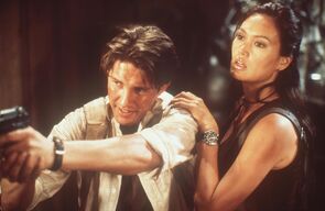 Фото из сериала Охотники за древностями (1999)
