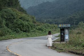 Фото из фильма Отель у озера (2020)