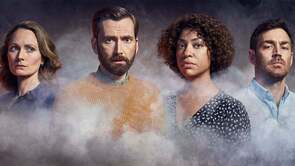 Фото из сериала Падение в мёртвые воды (2020)