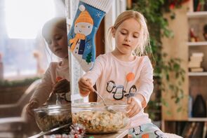 Фото из фильма Папины дочки. Новогодние (2023)