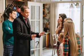 Фото из фильма Папины дочки. Новогодние (2023)