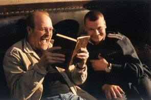 Фото из сериала По ту сторону волков (2002)