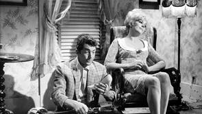 Фото из фильма Поцелуй меня, глупенький (1964)