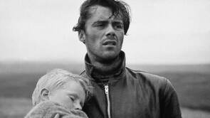Фото из фильма Преследуемый (1952)