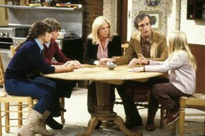Фото из сериала Семейные узы (1982)