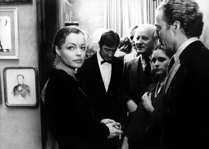 Фото из фильма Свет женщины (1979)