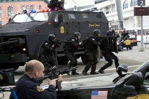 Фото из фильма S.W.A.T.: Огненная буря (2011)
