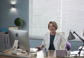 Фото из сериала Акушер (2023)