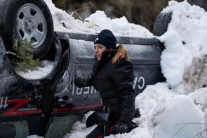 Фото из сериала Застрявшие вне жизни (2023)