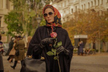 Новости кино звезд: Анджелина Джоли сыграет банкиршу в экранизации романа «Тревожные люди»