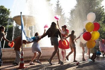 Фото сериала kred/1075018-681281529cc71d3937153d19.jpg 2024.